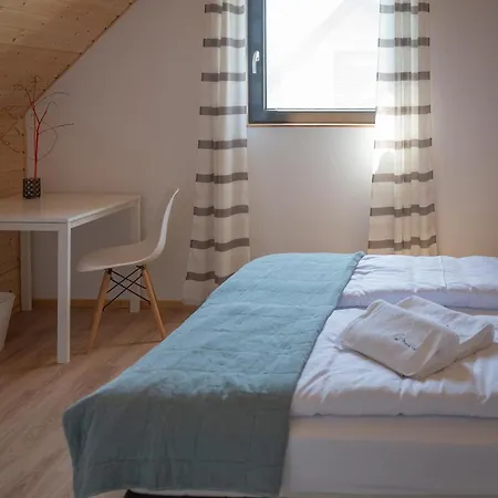 Morski 公寓 尤斯托尼莫斯基